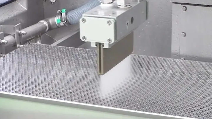 Wet-blasting-machine